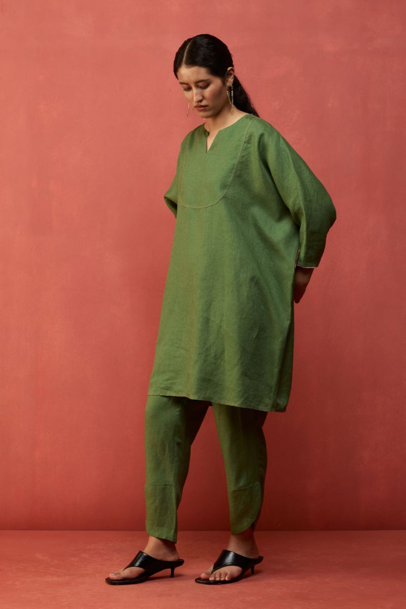 Etsu Yoke Linen Kurta - Fern Green linen by Manan in green color for women in Singapore