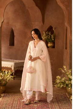 SBFP26-5 SHAHABAT - IVORY WITH PINK -Size L