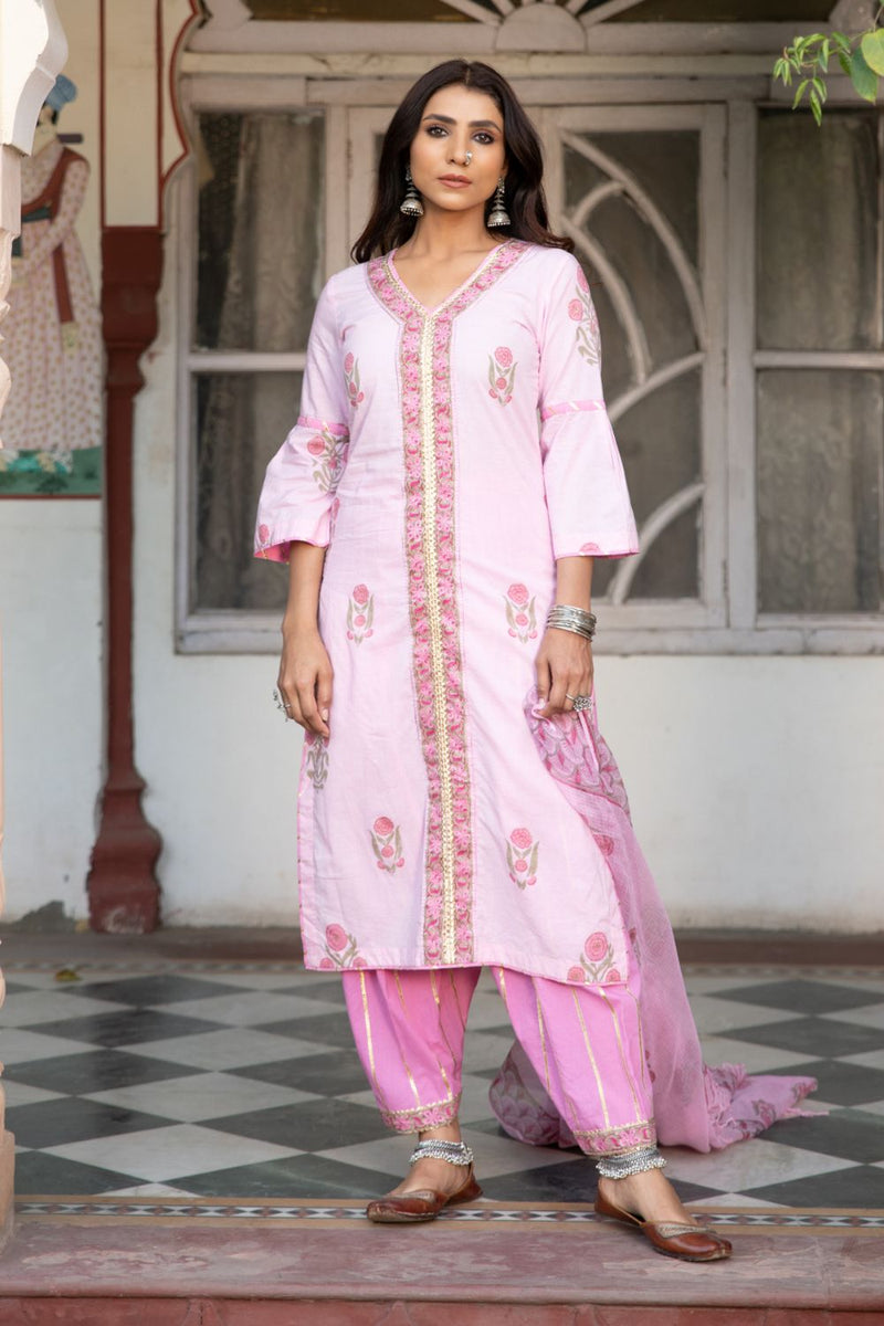 Chaand Sahar gulabi Salwar Set Chaand Sahar gulabi Salwar Set by Maison Shefali by Maison Shefali for women in Singapore