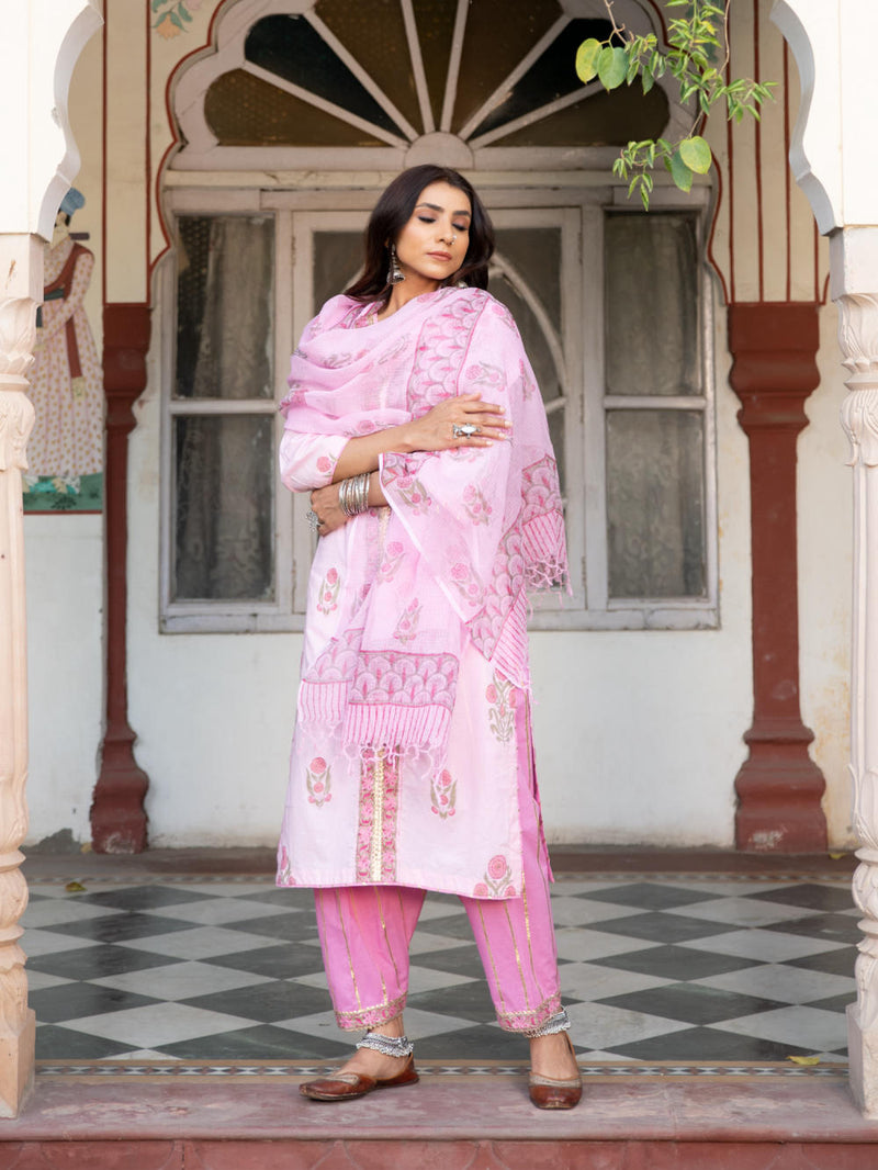 Chaand Sahar gulabi Salwar Set Chaand Sahar gulabi Salwar Set by Maison Shefali by Maison Shefali for women in Singapore