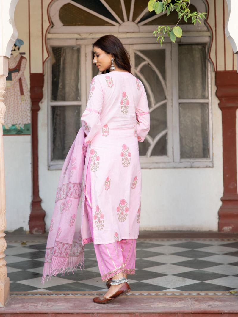 Chaand Sahar gulabi Salwar Set Chaand Sahar gulabi Salwar Set by Maison Shefali by Maison Shefali for women in Singapore