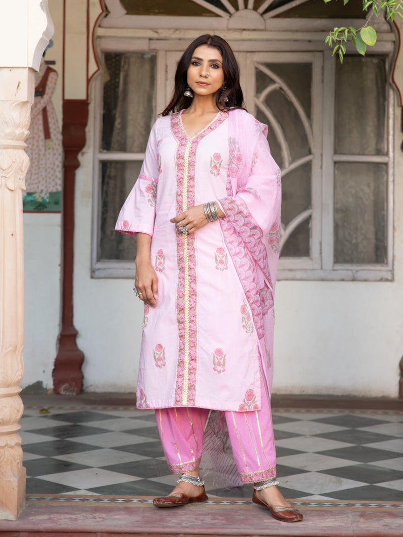 Chaand Sahar gulabi Salwar Set Chaand Sahar gulabi Salwar Set by Maison Shefali by Maison Shefali for women in Singapore