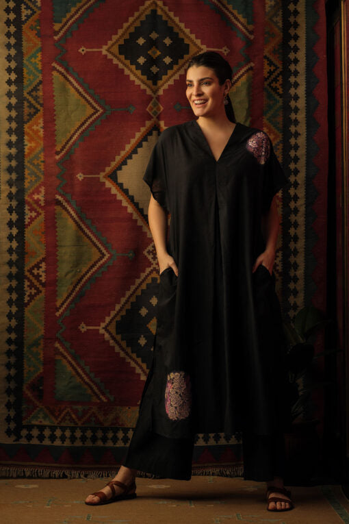 ‘Chakri’ Appliqué Embroidered kaftan black Plantain Applique Kaftan by Mallika Mathur by Mallika Mathur in black color for women in Singapore