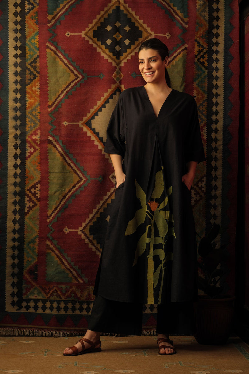 Plantain Leaf Appliqué Embroidered Kaftan Black Chakri Applique Embroidered Kaftan Black by Mallika Mathur by Mallika Mathur in black color for women in Singapore